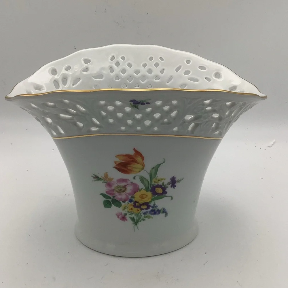 Vintage Thun Countess Collection Bohemian Art Glass Reticulated Vase